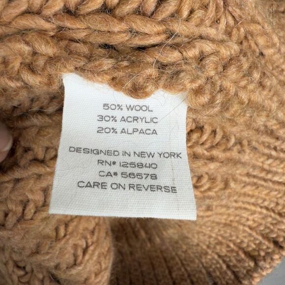 Intermix Chunky Knit Wool / Alpaca Cropped V-Neck Sweater - Women’s P - Picture 7 of 8